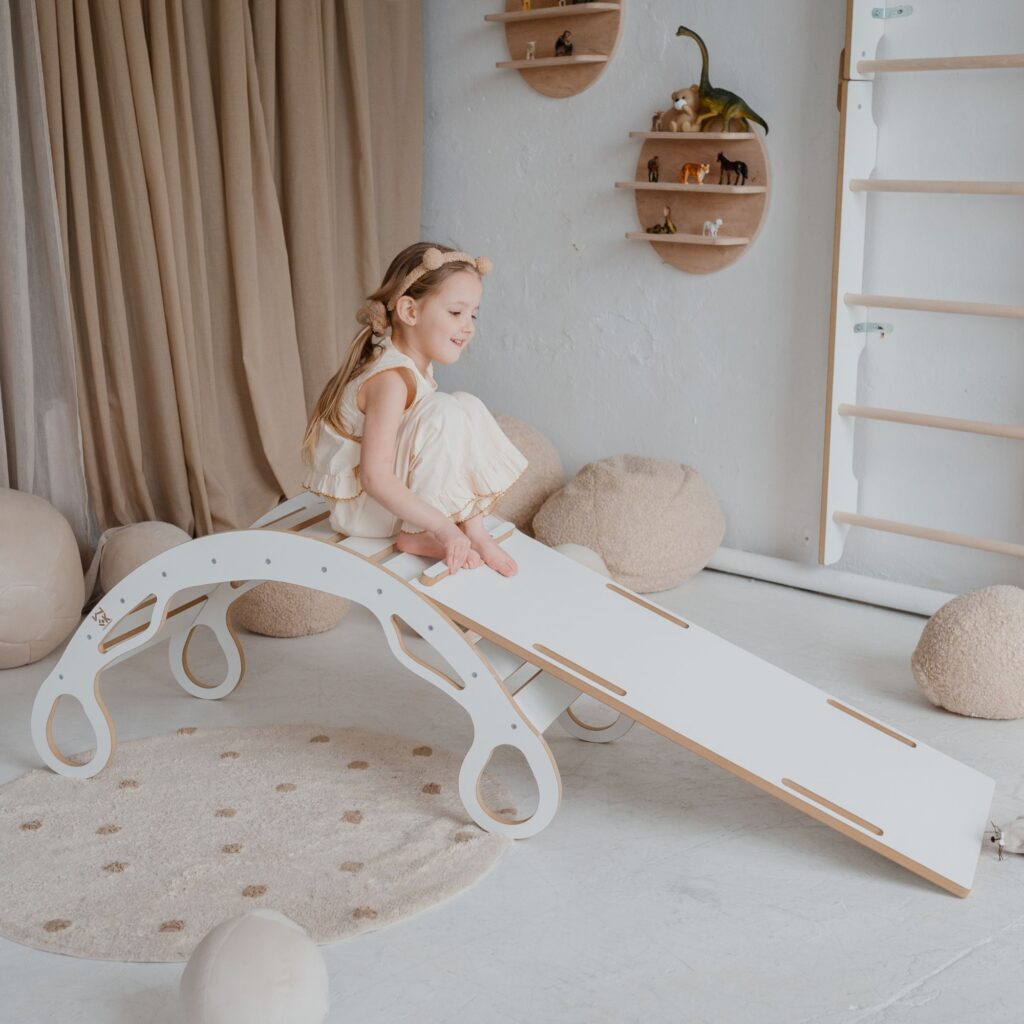 Mebel wielofunkcyjny dla dzieci bujak drewniany WoodForKids